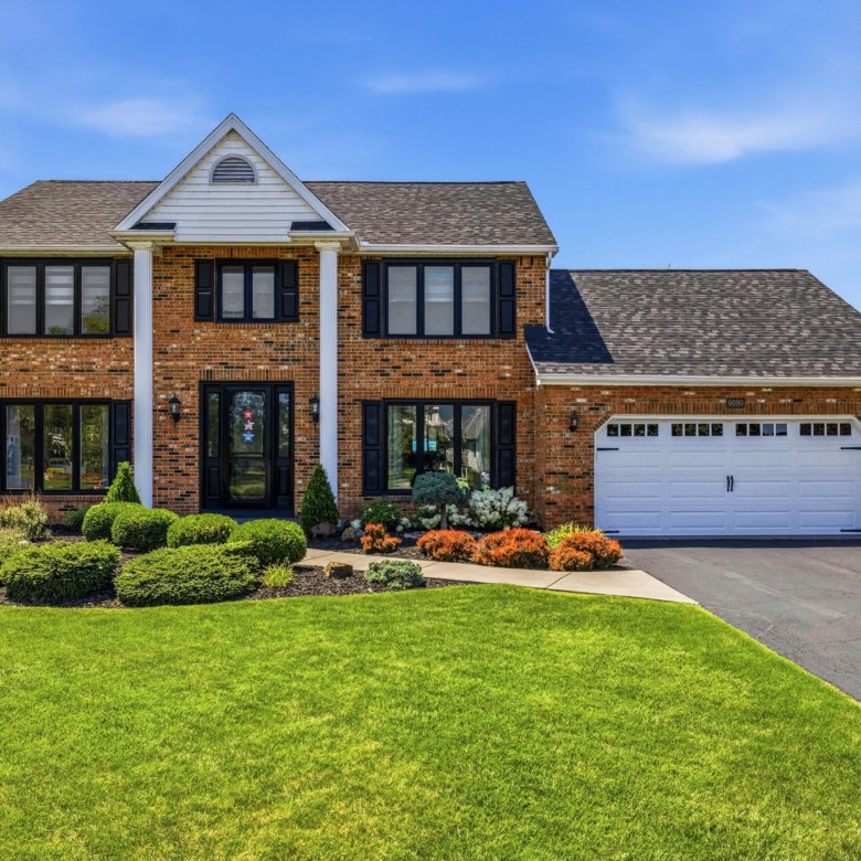 6090 Meadow Lakes, Clarence NY